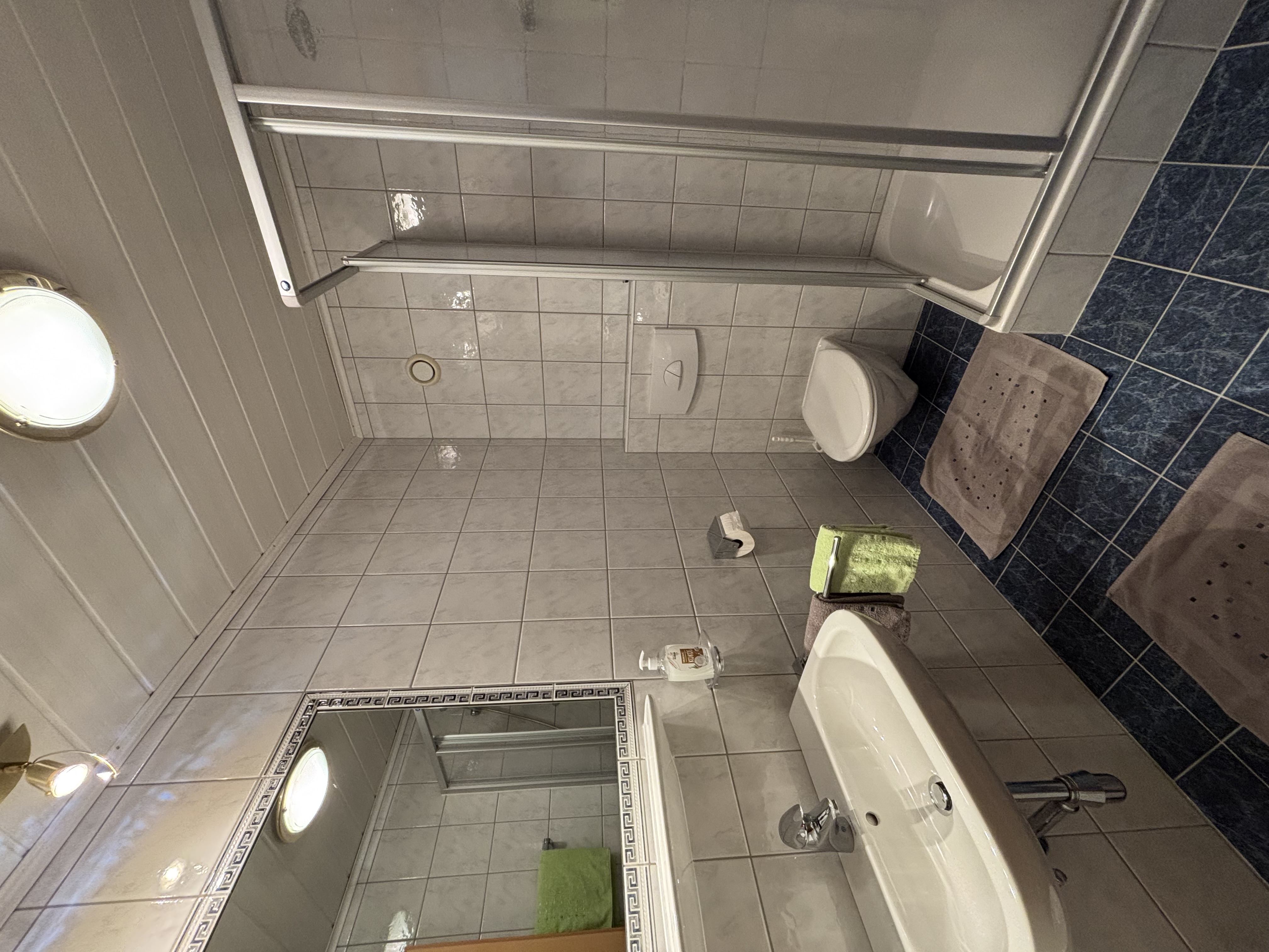 Apartment for 5-8 people - Bathroom