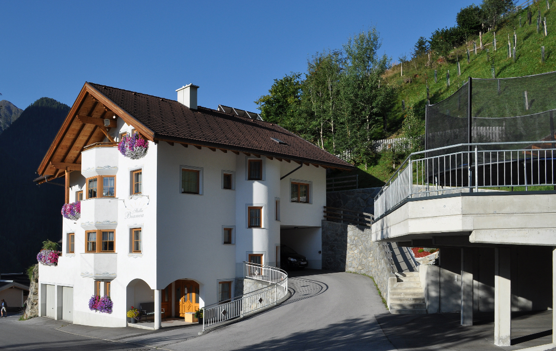 Holiday apartment Stella Bianca in summer, terrace and outdoor area