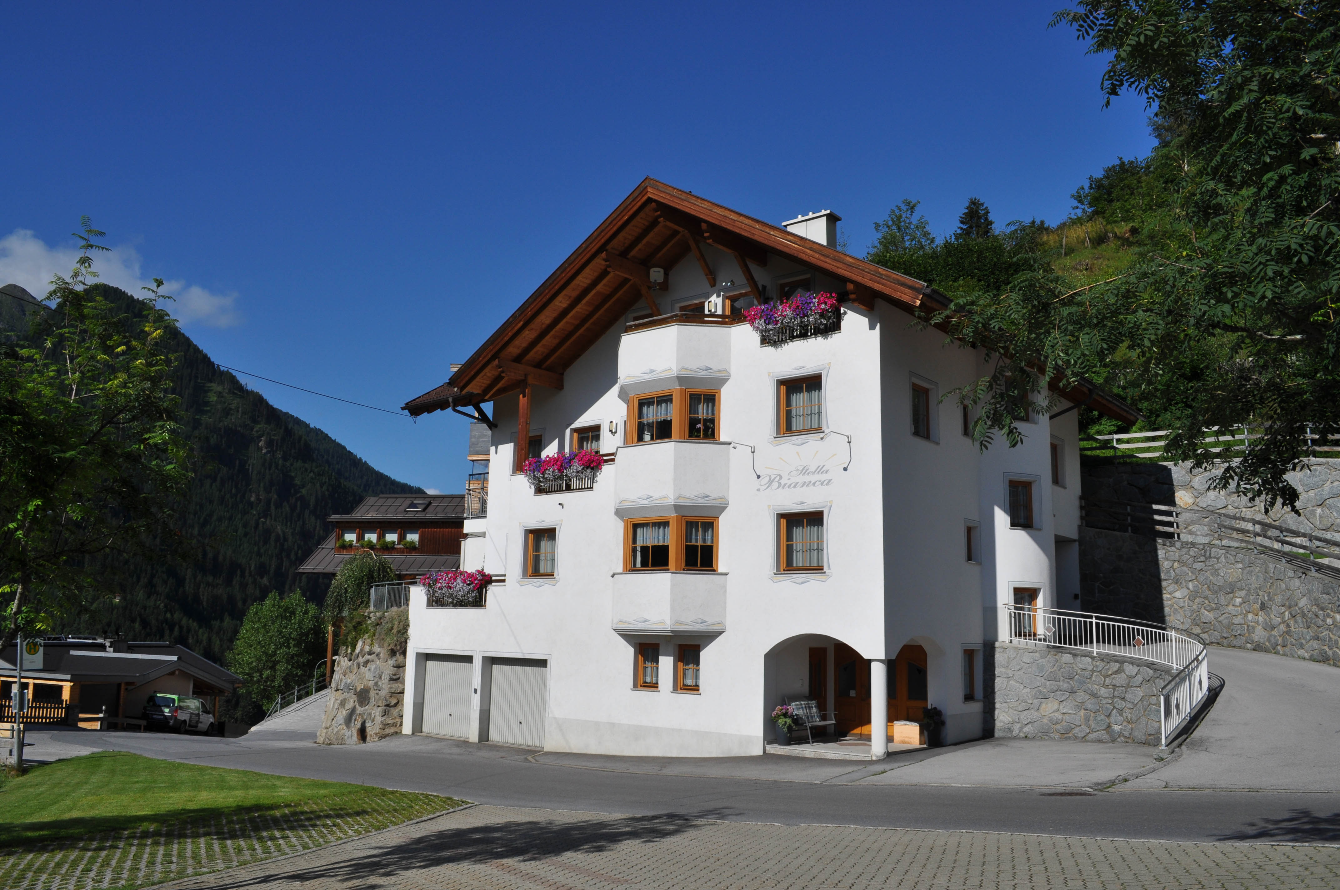 Holiday apartment Stella Bianca in summer, exterior view