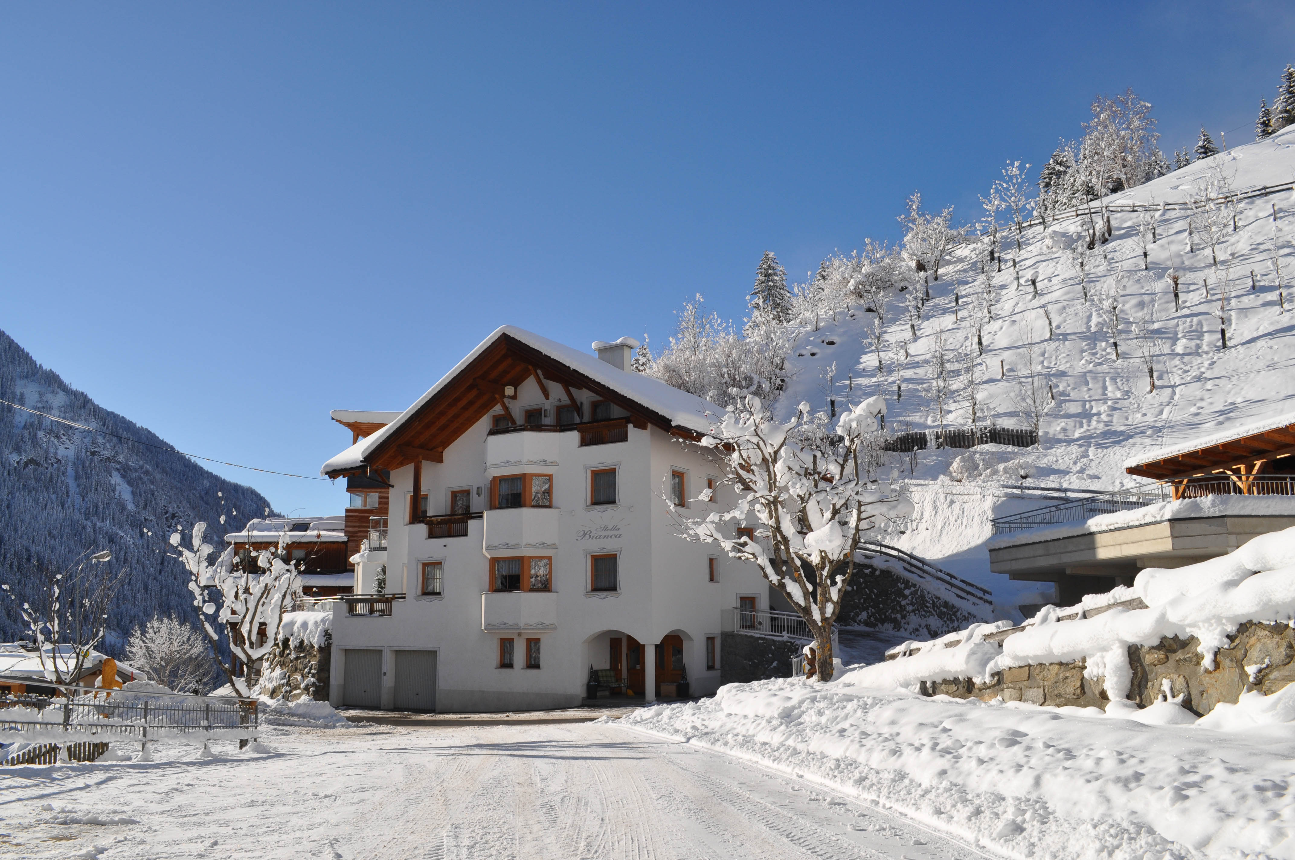 Holiday apartment Stella Bianca in winter, house in snow